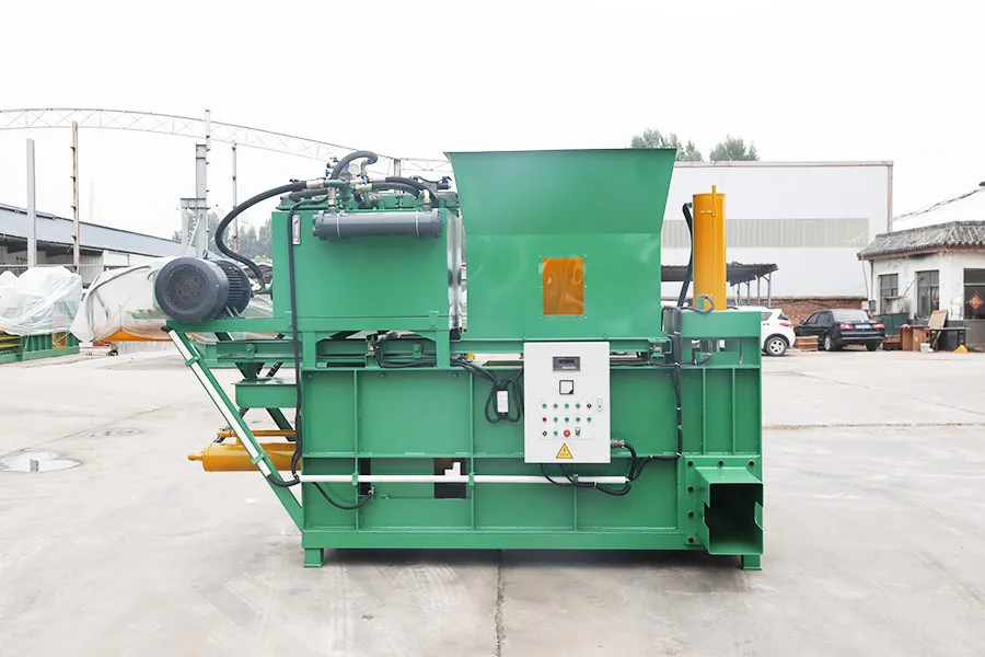 Three-cylinder straw bale manufacturer